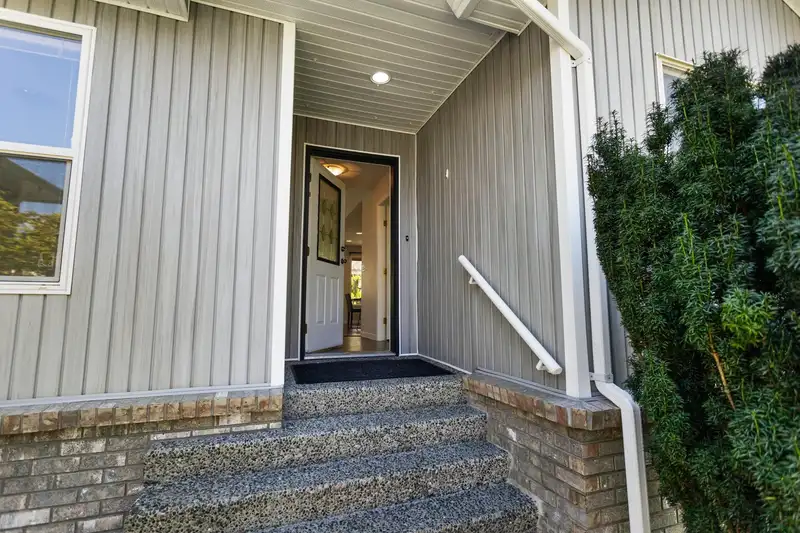 228 BALSAM AVENUE - photo 4 of 40