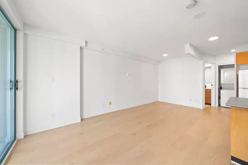 1610 939 HOMER STREET - photo 4 of 32