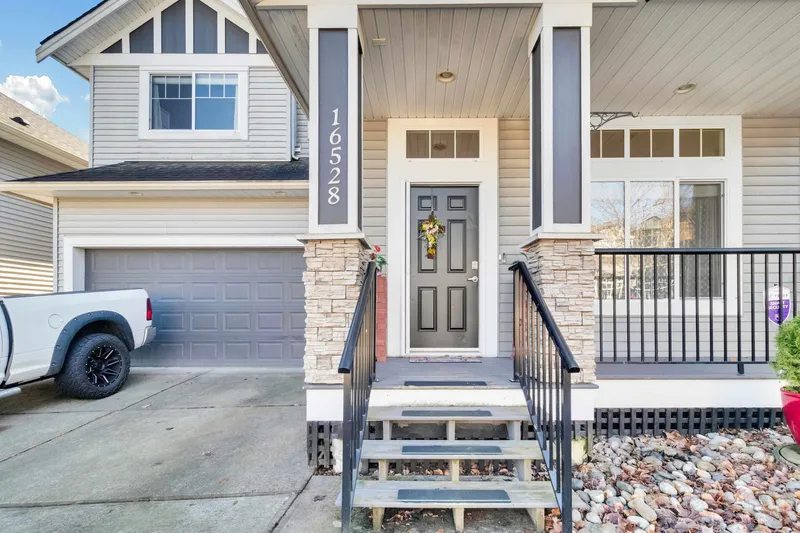 16528 59A AVENUE - photo 3 of 25