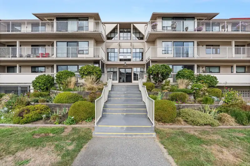 109 33233 E BOURQUIN CRESCENT - photo 1 of 40