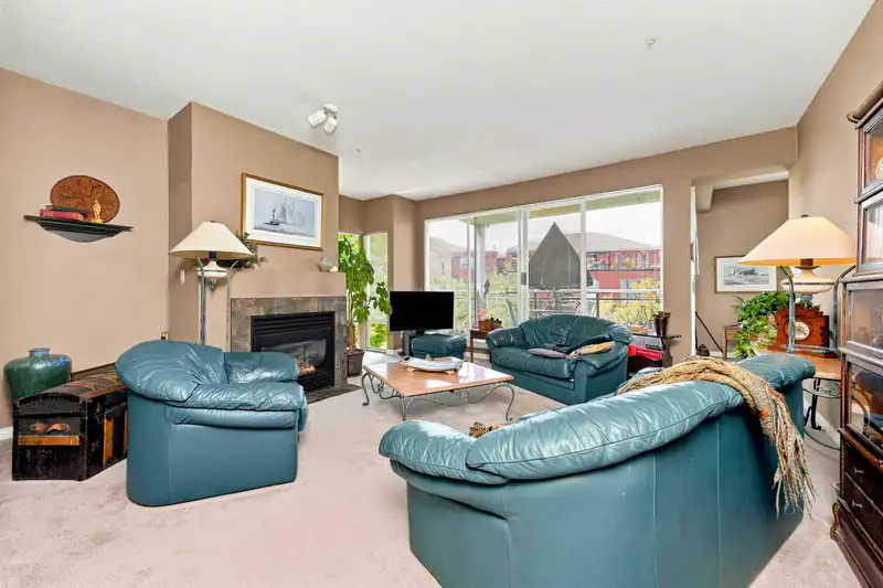 308 8 LAGUNA COURT - photo 4 of 40