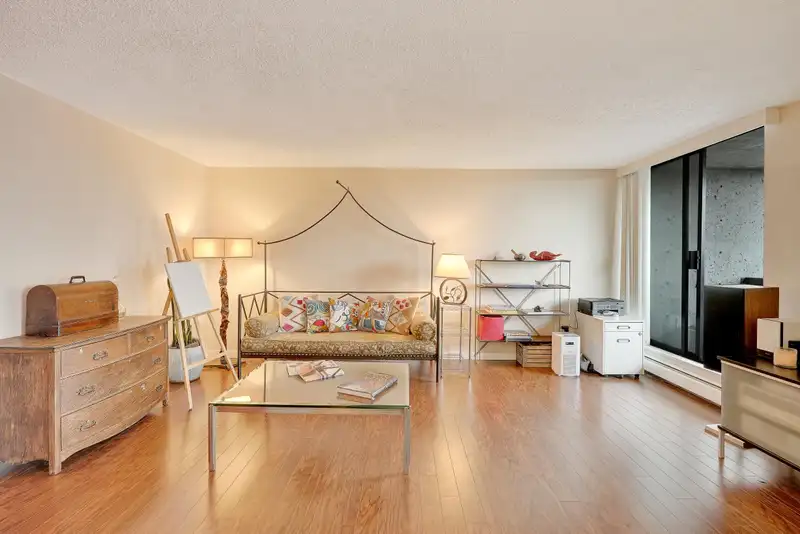 1904 3771 BARTLETT COURT - photo 2 of 40