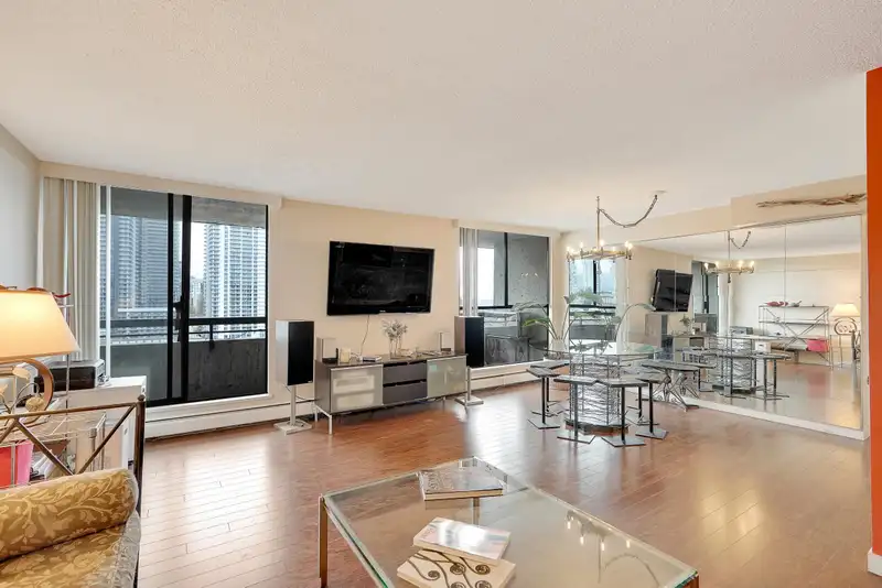 1904 3771 BARTLETT COURT - photo 3 of 40