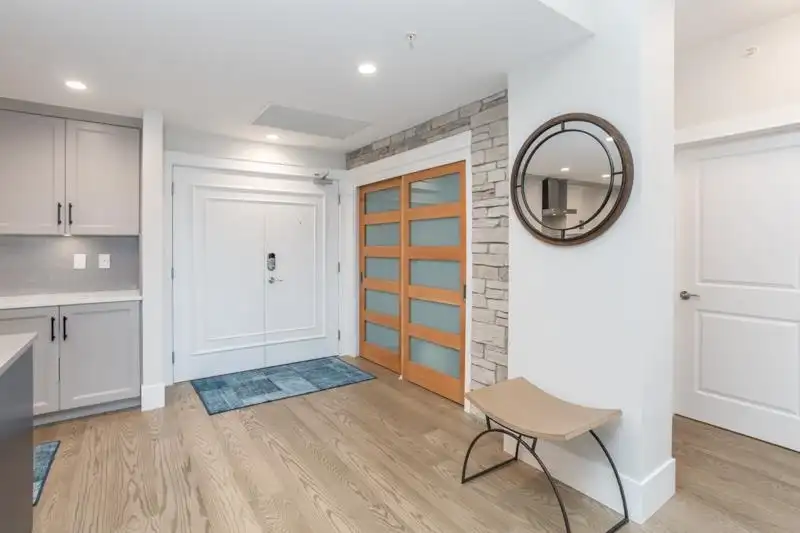108 5055 SPRINGS BOULEVARD - photo 4 of 40