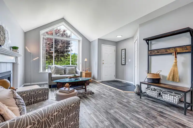 12 1548 MACKAY CRESCENT - photo 3 of 31