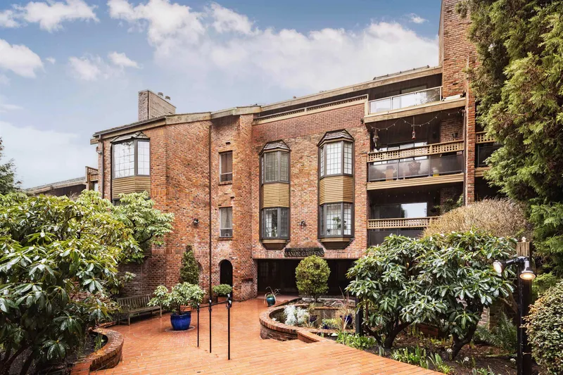 318 2320 W 40TH AVENUE - photo 1 of 22