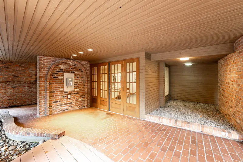 318 2320 W 40TH AVENUE - photo 2 of 22