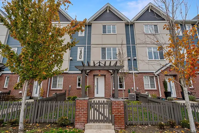 11 5377 8A AVENUE - photo 1 of 25
