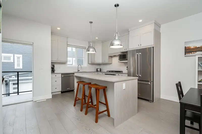 11 5377 8A AVENUE - photo 3 of 25