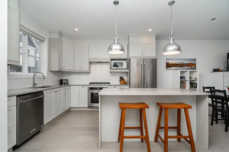 11 5377 8A AVENUE - photo 4 of 25
