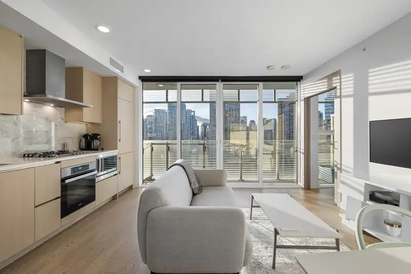 1404 89 NELSON STREET - photo 2 of 19