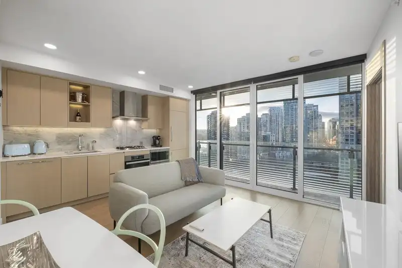 1404 89 NELSON STREET - photo 3 of 19
