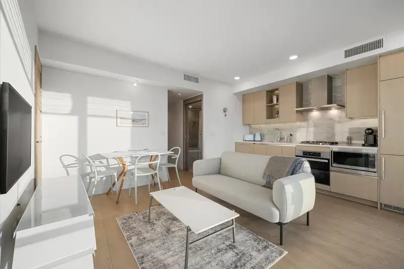 1404 89 NELSON STREET - photo 4 of 19