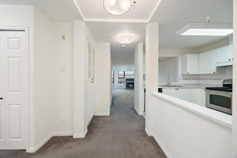 209 15241 18 AVENUE - photo 3 of 25