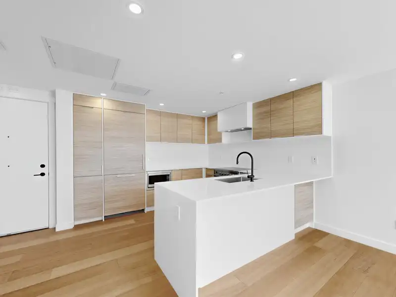 504 6485 MANITOBA STREET - photo 4 of 37