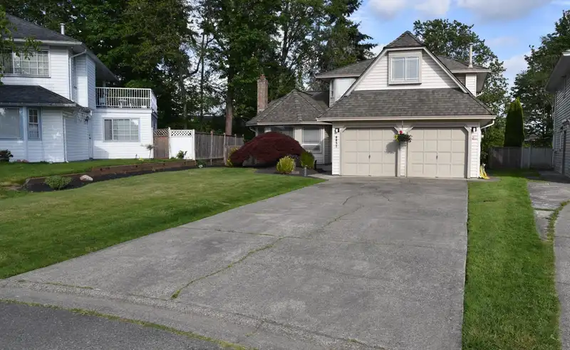 8832 143 STREET - photo 2 of 14