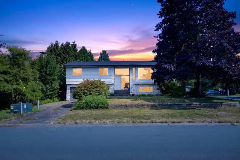 33383 WHIDDEN AVENUE - photo 2 of 40