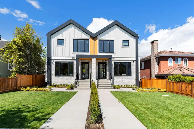 2737 OXFORD STREET - photo 1 of 40