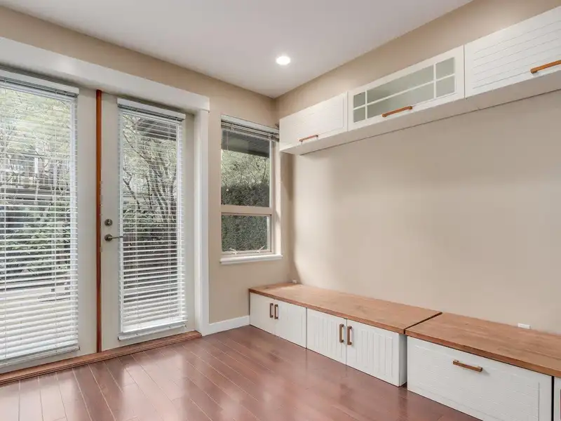 319 E 15TH STREET - photo 3 of 18