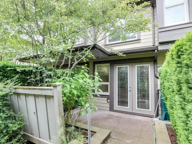 319 E 15TH STREET - photo 4 of 18