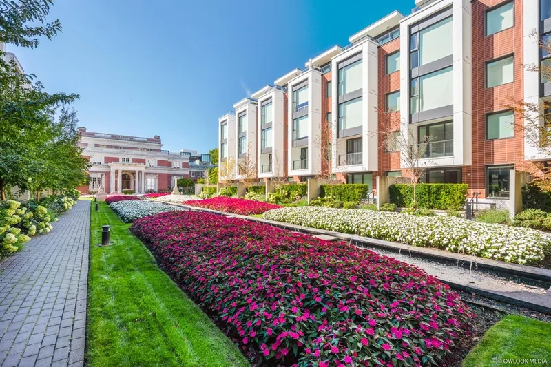 203 1561 W 57TH AVENUE - photo 2 of 25