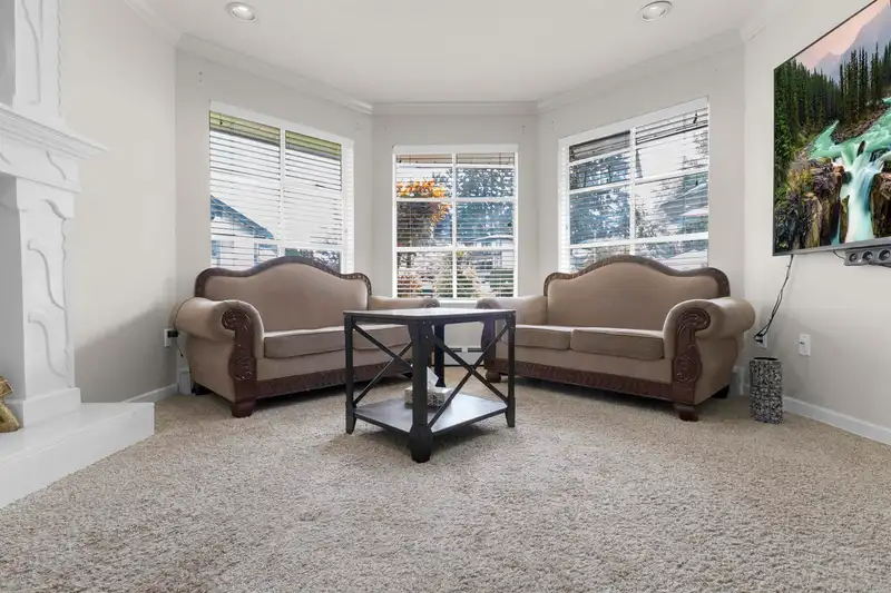14337 77 AVENUE - photo 2 of 25
