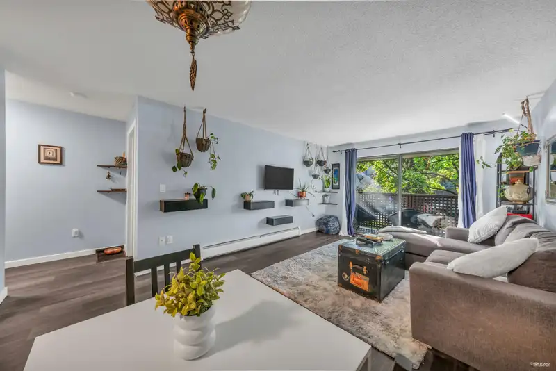 205 2215 DUNDAS STREET - photo 2 of 27