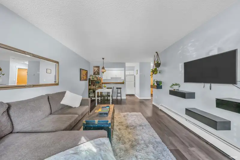 205 2215 DUNDAS STREET - photo 3 of 27
