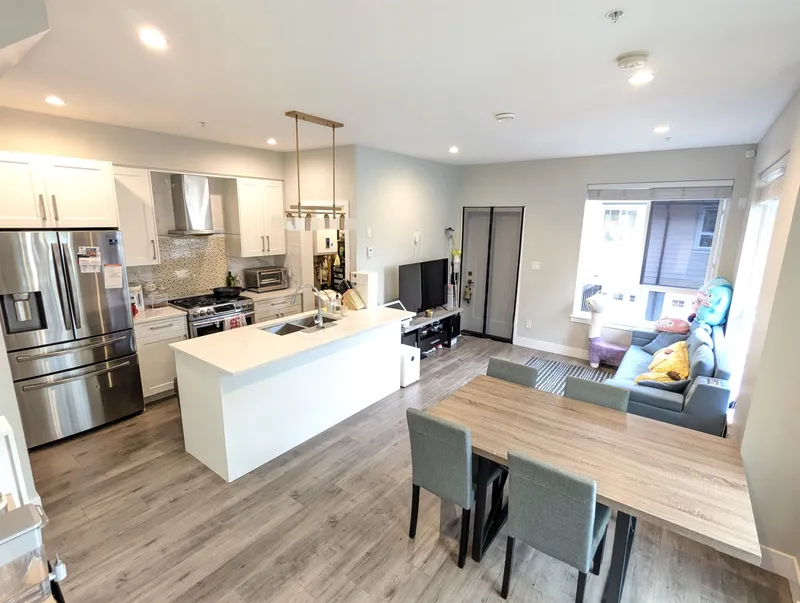 52 430 DUNCAN STREET - photo 2 of 16