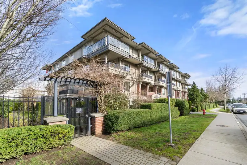 204 15357 17A AVENUE - photo 1 of 37