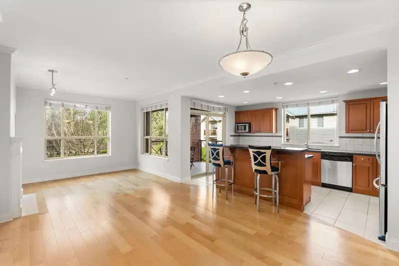 204 15357 17A AVENUE - photo 3 of 37