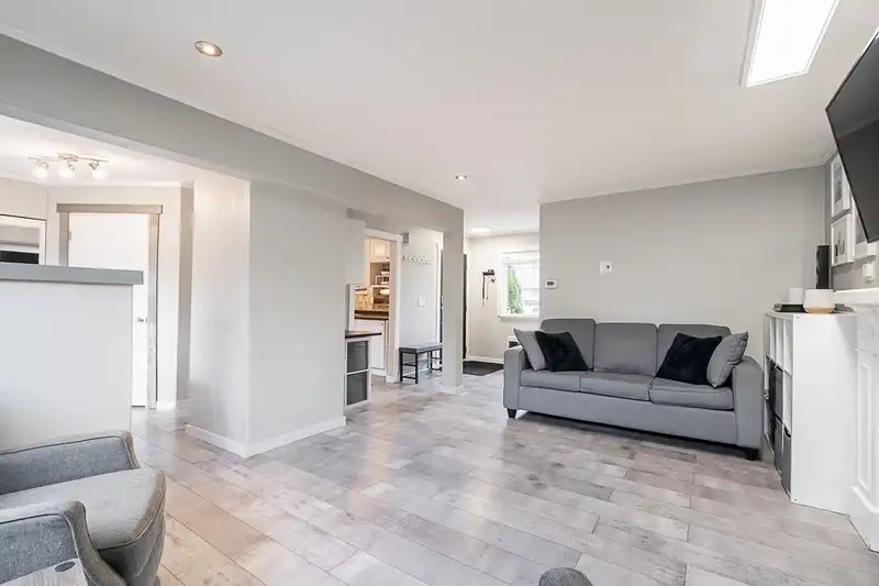 15533 MADRONA DRIVE - photo 3 of 29