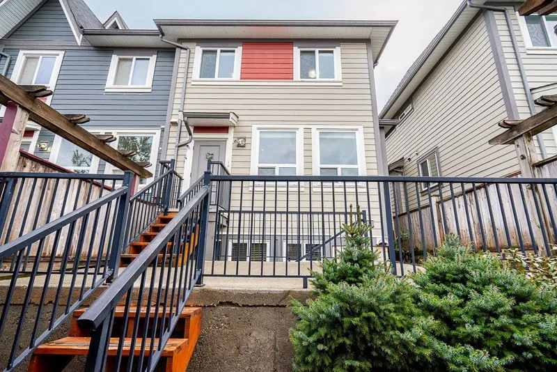 21025 80 AVENUE - photo 2 of 25