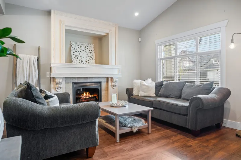 21027 83A AVENUE - photo 3 of 25