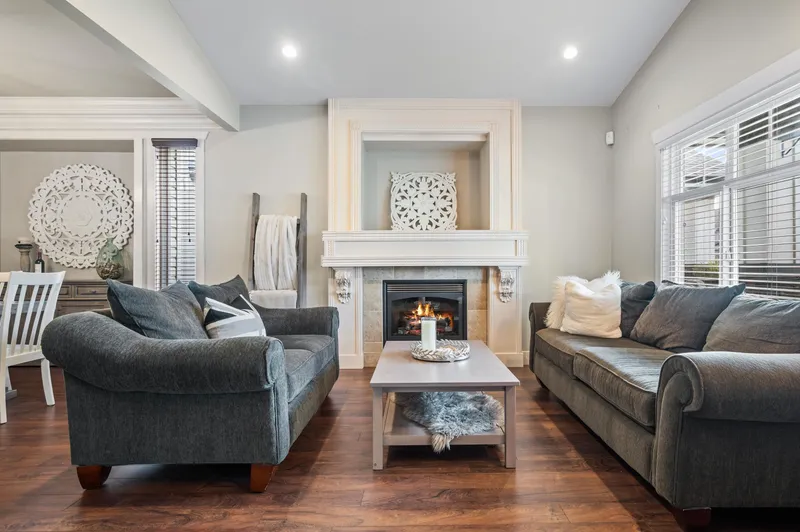 21027 83A AVENUE - photo 4 of 25