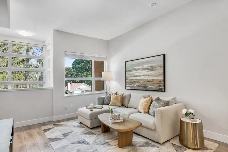 9 70 SEAVIEW DRIVE - photo 1 of 24