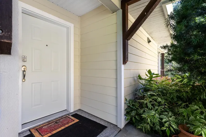 23 12710 LAGOON ROAD - photo 4 of 25