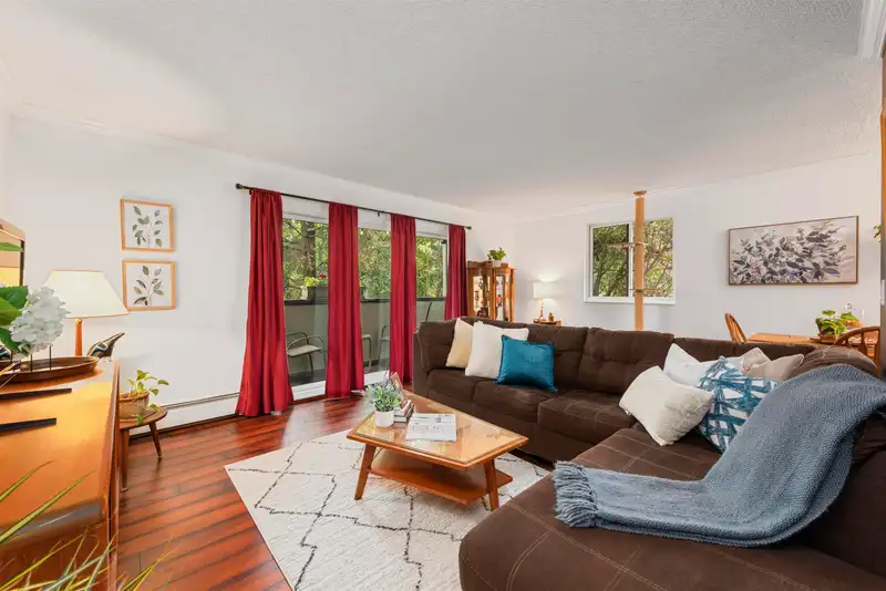 204 725 COMMERCIAL DRIVE - photo 1 of 32