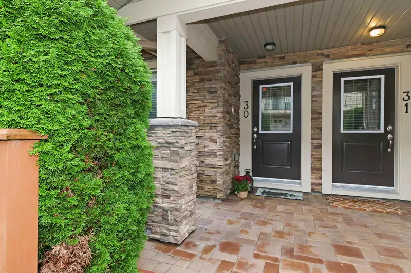 30 19752 55A AVENUE - photo 2 of 26