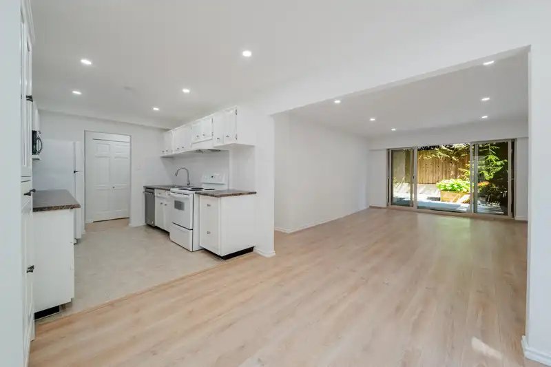 102 150 E 5TH STREET - photo 3 of 14