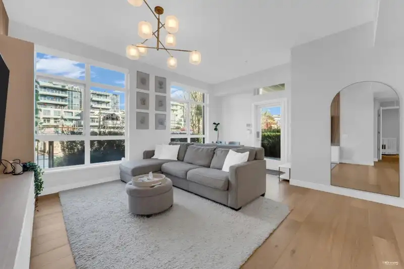101 5007 ASH STREET - photo 1 of 21