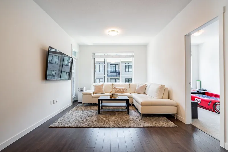 407 15815 85 AVENUE - photo 3 of 25