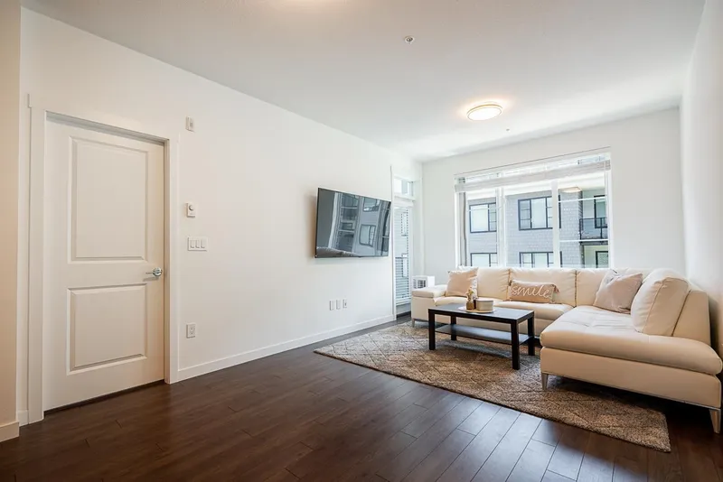 407 15815 85 AVENUE - photo 4 of 25