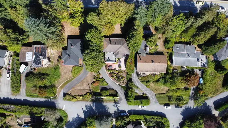 1249 NEPAL CRESCENT - photo 4 of 36