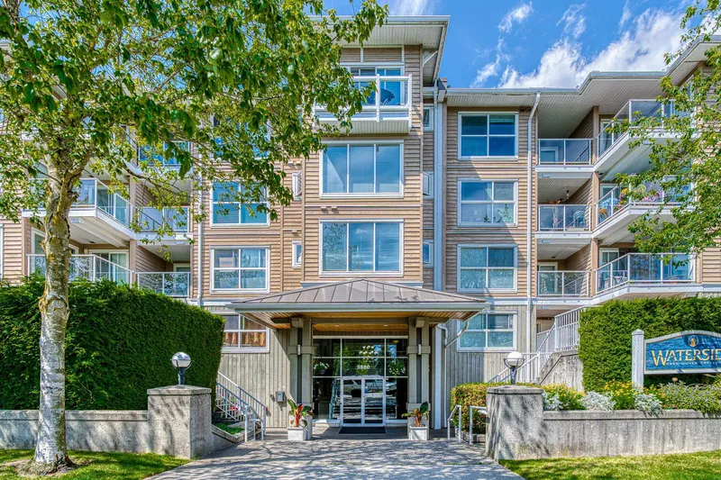 426 5880 DOVER CRESCENT - photo 3 of 25