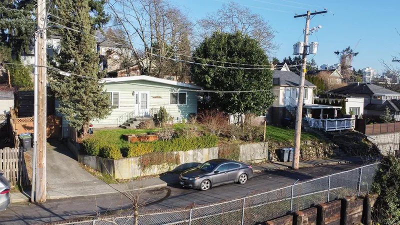 333 LOUELLEN STREET - photo 2 of 25