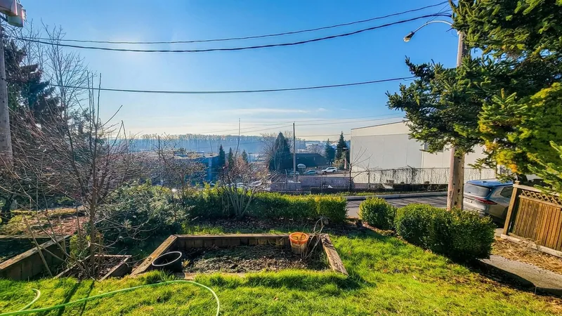 333 LOUELLEN STREET - photo 4 of 25