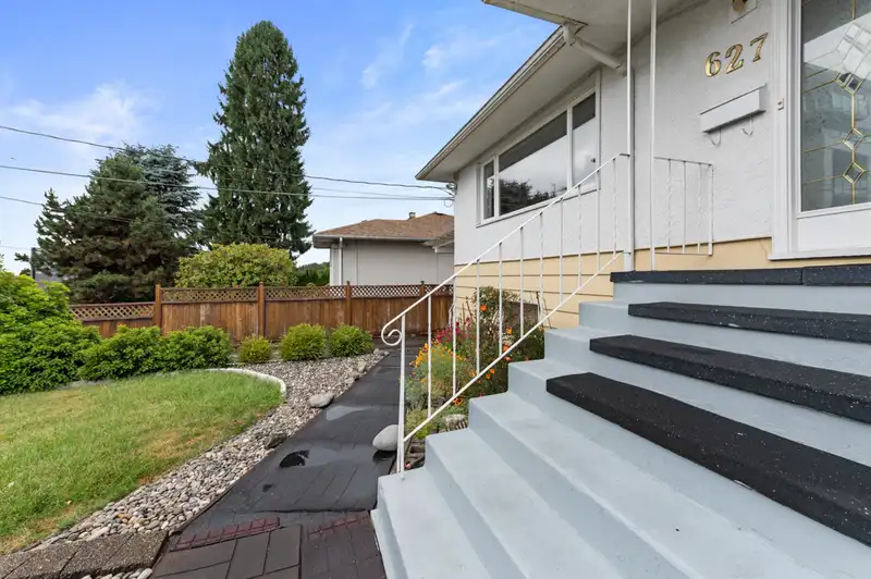 627 HARRISON AVENUE - photo 4 of 39
