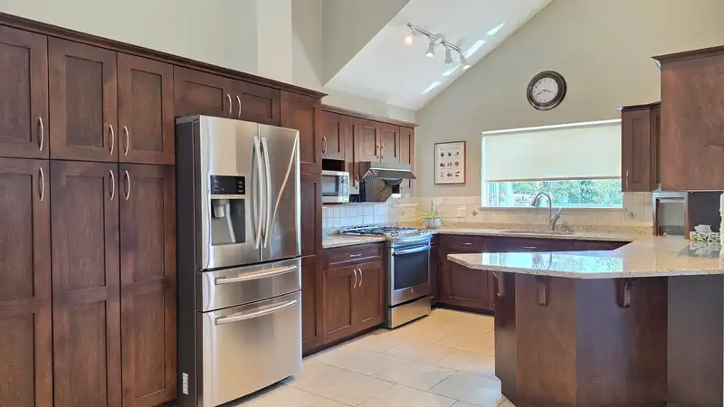 2220 PAULUS CRESCENT - photo 4 of 18