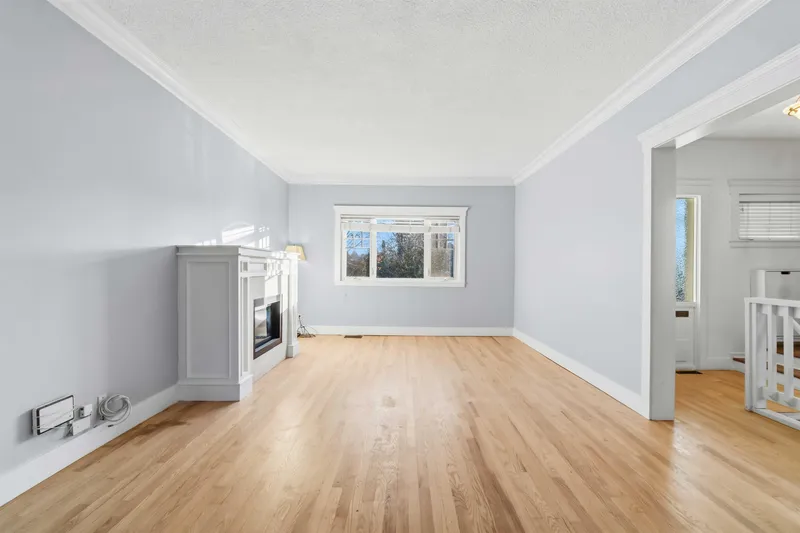 621 E 23RD AVENUE - photo 3 of 25